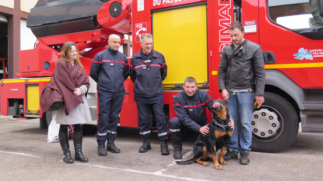 Vidéo : des chiots et des hommes pour le calendrier des pompiers