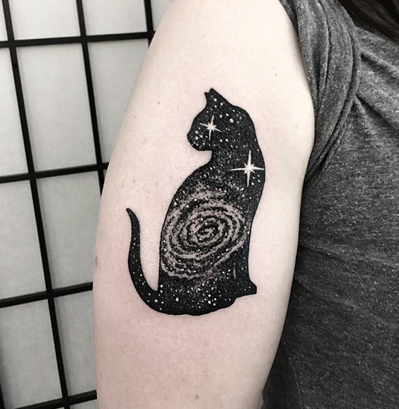 Idees De Tatouages De Chat Destinees Aux Proprietaires Qui Ont Litteralement Leur Animal De Compagnie Dans La Peau