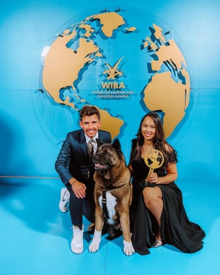 Illustration de l'article : La star des réseaux sociaux, Malcolm The Akita, récompensé au World Influencers and Bloggers Awards