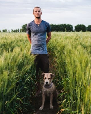 Illustration de l'article : Un chien globe-trotter et son maître bouclent leur tour du monde à la marche en 7 ans