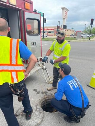 Illustration de l'article : Les pompiers tentent de sauver un chaton piégé dans un conduit en utilisant une caméra radiocommandée