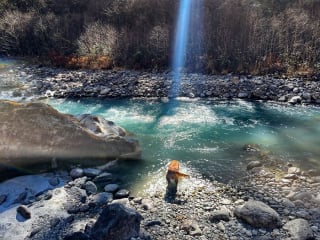 Illustration de l'article : 20 superbes photos de la virée d'un duo de chiens sur l'un des plus beaux sites naturels du Népal