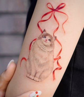 Illustration de l'article : 20 tatouages exceptionnels célébrant l'amour qu'ont les humains pour leurs chiens et chats