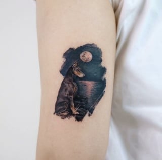 Illustration de l'article : 20 tatouages exceptionnels célébrant l'amour qu'ont les humains pour leurs chiens et chats