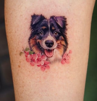 Illustration de l'article : 20 tatouages exceptionnels célébrant l'amour qu'ont les humains pour leurs chiens et chats