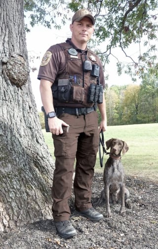 Illustration de l'article : Un jeune chien policier redonne l'espoir à une famille dont l'enfant a disparu le jour de Noël