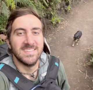 Illustration de l'article : Lors de l'ascension d'un volcan, un randonneur rencontre une chienne qui va marquer son esprit (vidéo)