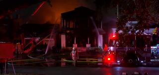 Illustration de l'article : L'acte héroïque d'un homme atteint de brûlures sévères en sauvant son chien de leur maison en flammes