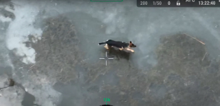 Illustration de l'article : Un drone filme son pilote pendant qu'il essaie de secourir un chien pris au piège dans un lac gelé (vidéo)