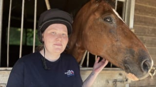 Illustration de l'article : Grâce à sa rencontre avec un cheval, une jeune femme concernée par des troubles mentaux trouve un sens à sa vie