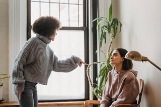 Illustration de l'article : Une femme demande à sa sœur de changer le prénom de son chien car il porte le même que son fils