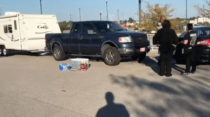 Illustration : Un chien prend le contrôle du véhicule de son maître sur un parking et cause un accident