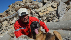 Illustration : Ulis, un Malinois, est officiellement devenu le plus vieux chien pompier de France