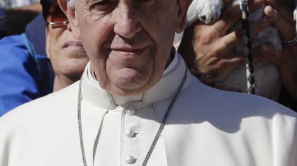 Illustration : Le pape François rencontre un club canin et se fait photobomber par un Jack Russel Terrier