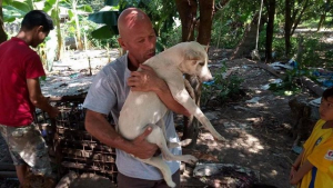 Illustration : Cambodge : Un homme sauve un chien qui allait être abattu pour sa viande