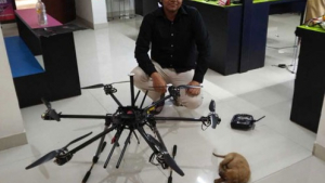 Illustration : Un ingénieur indien sauve un chiot à l'aide d'un drone (Vidéo)