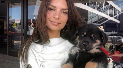 Illustration : La magnifique photo d’Emily Ratajkowski avec son chiot pour leur premier shooting