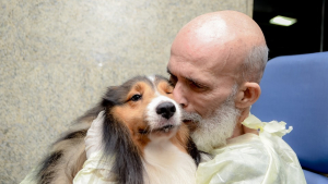 Illustration : "Alors qu'il était gravement malade, la visite de son chien a tout changé ! "