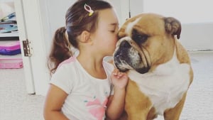 Illustration : 13 photos d'une fille qui a grandi avec son meilleur ami canin à ses côtés