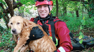 Illustration : Lors de sa première intervention, la nouvelle recrue des pompiers sauve un chien de la noyade