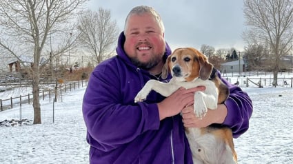 Illustration : Lors d’une promenade dans un parc, cet adorable Beagle se retrouve piégé dans un tuyau de drainage