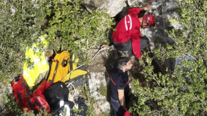 Illustration : Un chien tombé dans une cavité rocheuse mobilise pompiers et spéléologues secouristes durant plusieurs jours