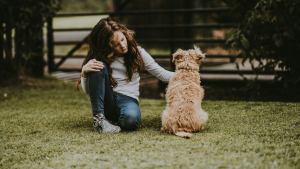 Illustration : "Un programme expérimental permet à de jeunes enfants atteints du cancer d’entretenir un échange épistolaire avec un chien ou un chat dans la même situation"