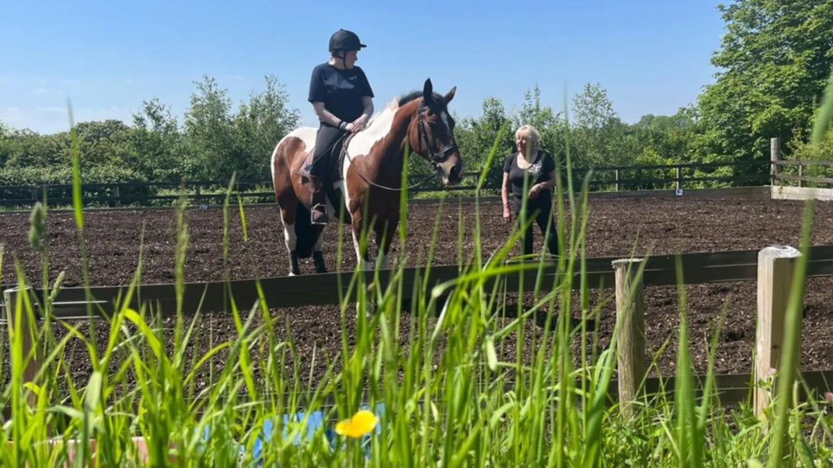 Illustration : "Grâce à sa rencontre avec un cheval, une jeune femme concernée par des troubles mentaux trouve un sens à sa vie"