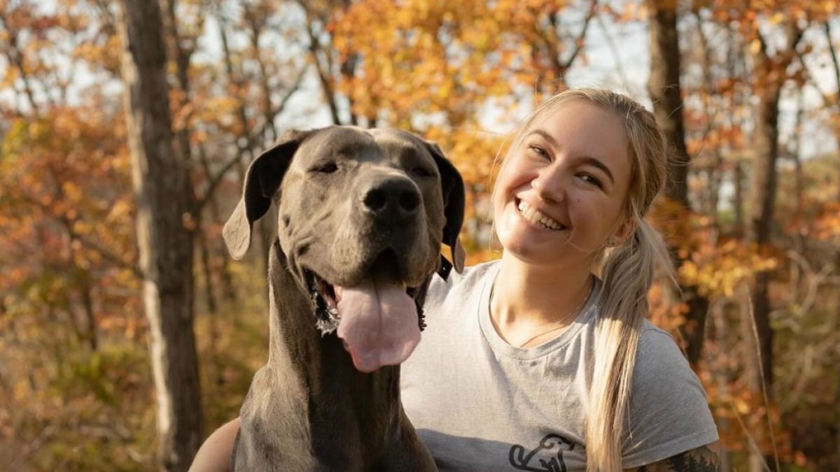 Illustration : "Souffrant d’un trouble alimentaire et de plusieurs handicaps, une jeune femme peut compter sur le soutien de son chien d’assistance pour affronter le quotidien (vidéo)"